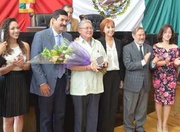 María de las Mercedes Fernández fue galardonada por los diputados del Congreso del Estado con el reconocimiento “Chihuahuense Destacada”, entregado el 22 de marzo del 2017.