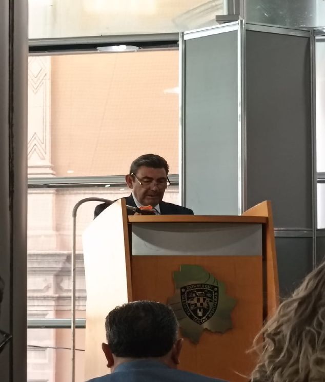 El maestro Roberto Alvarado advirtió de los riesgos que enfrenta el periodismo en México y en Chihuahua.